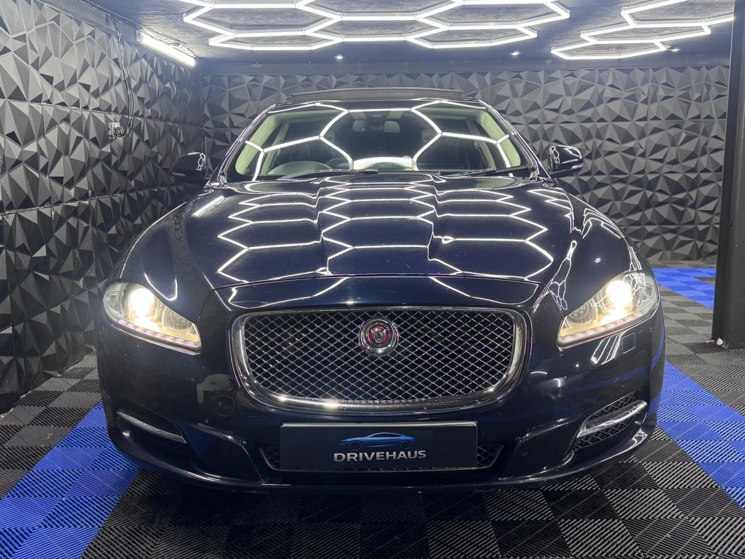 Used Jaguar XJ 2011 for sale - 76995285: Photo 8