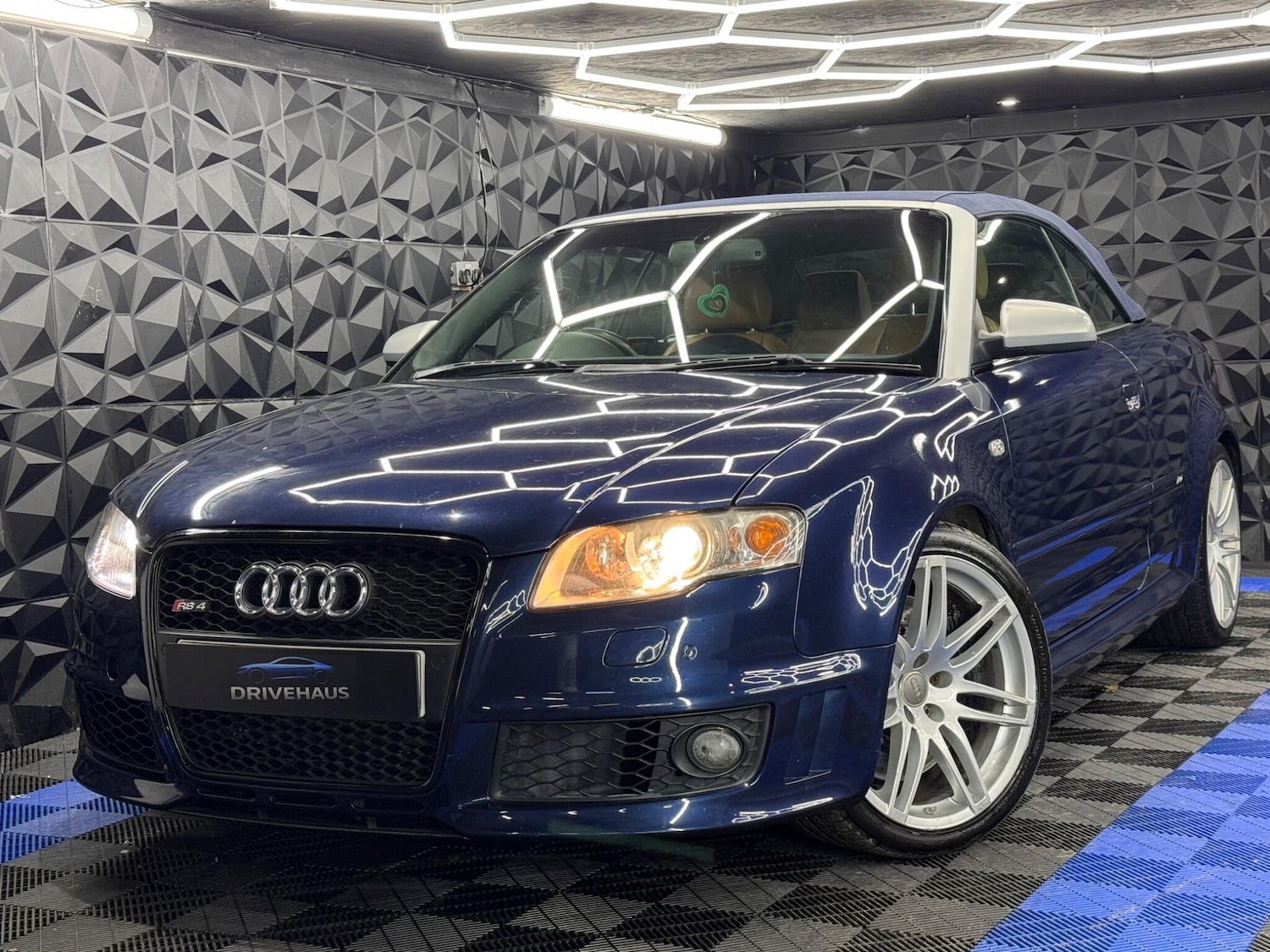 Used Audi RS4 2006 for sale - 77101682: Photo 2