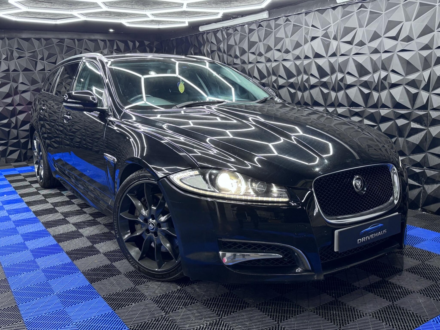 Used Jaguar XF 2014 for sale - 76886733: Photo 1