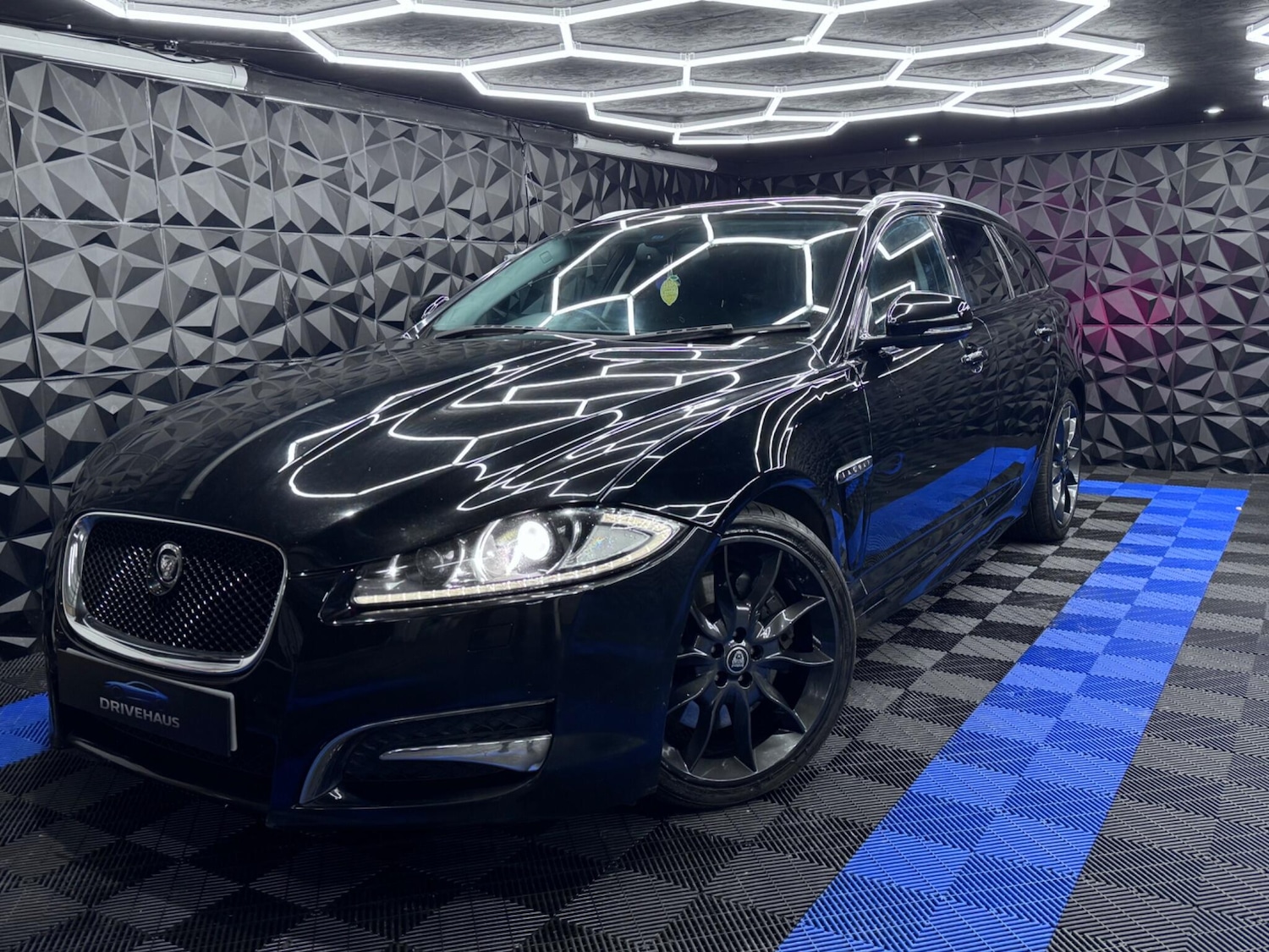 Used Jaguar XF 2014 for sale - 76886733: Photo 15