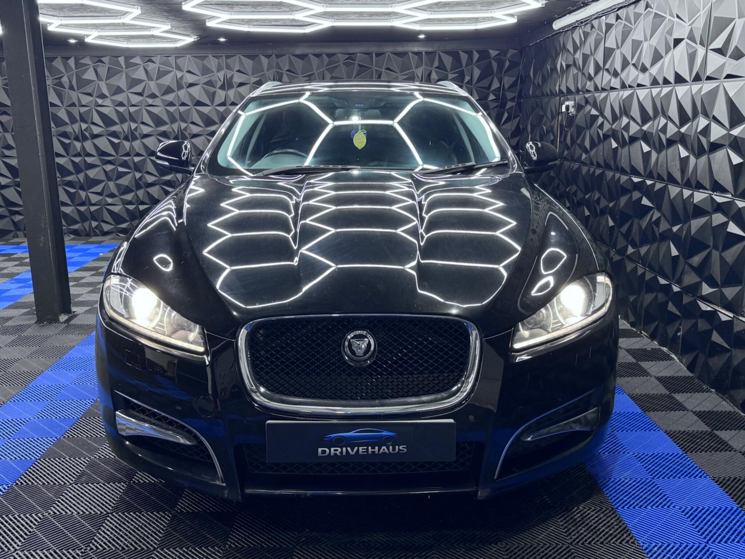 Used Jaguar XF 2014 for sale - 76886733: Photo 2
