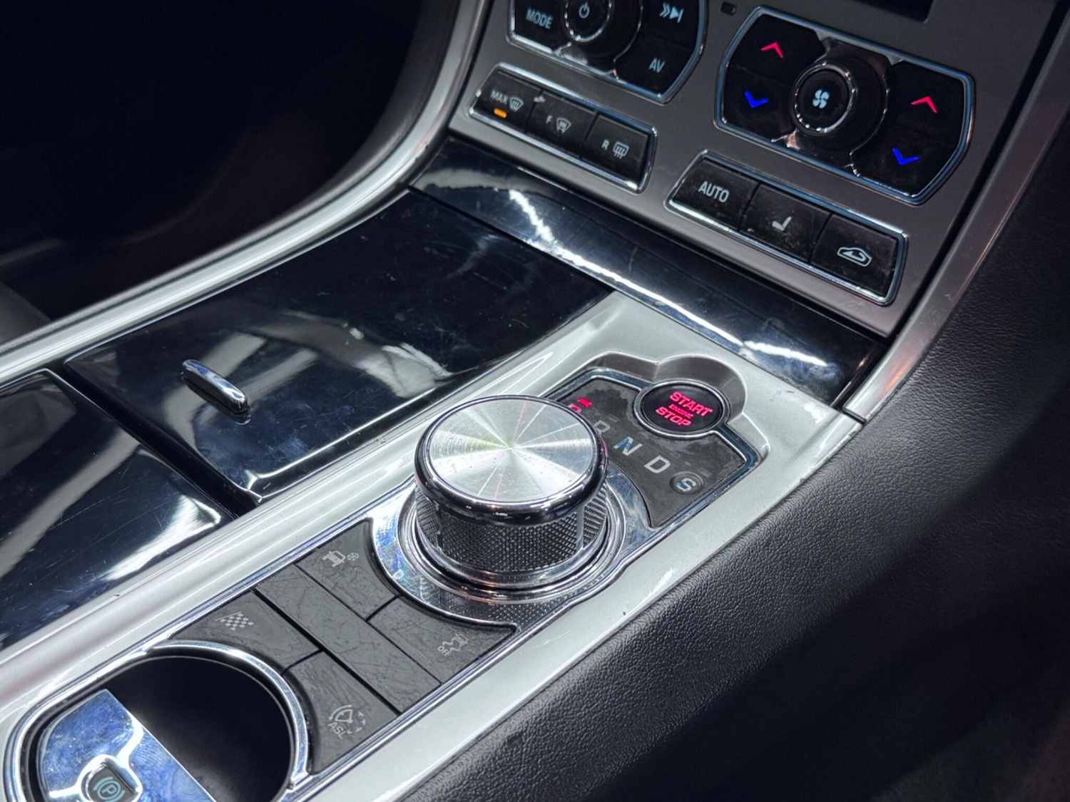 Used Jaguar XF 2014 for sale - 76886733: Photo 43