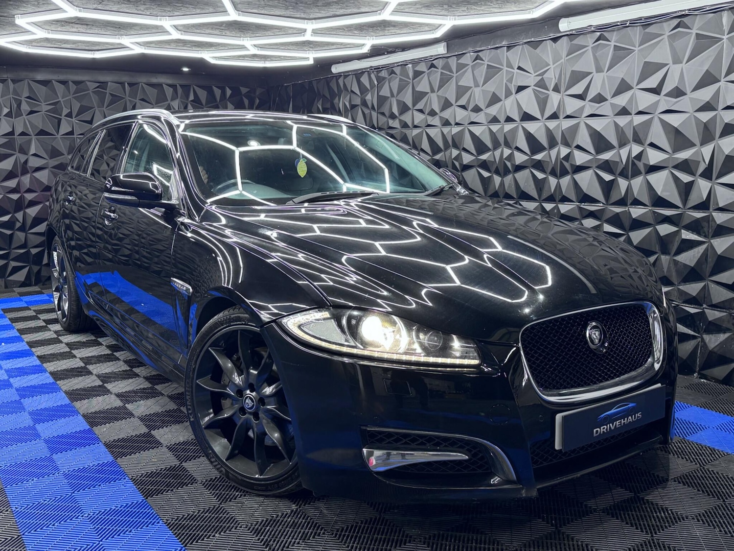 Used Jaguar XF 2014 for sale - 76886733: Photo 5