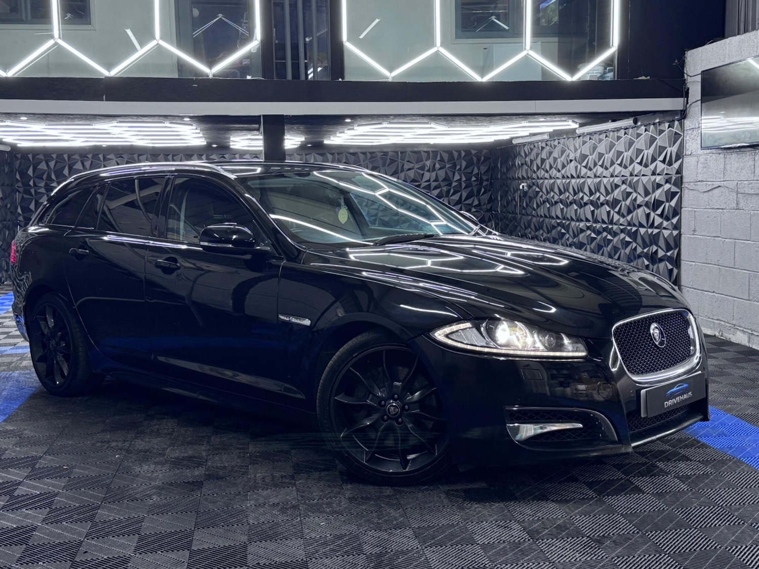 Used Jaguar XF 2014 for sale - 76886733: Photo 8