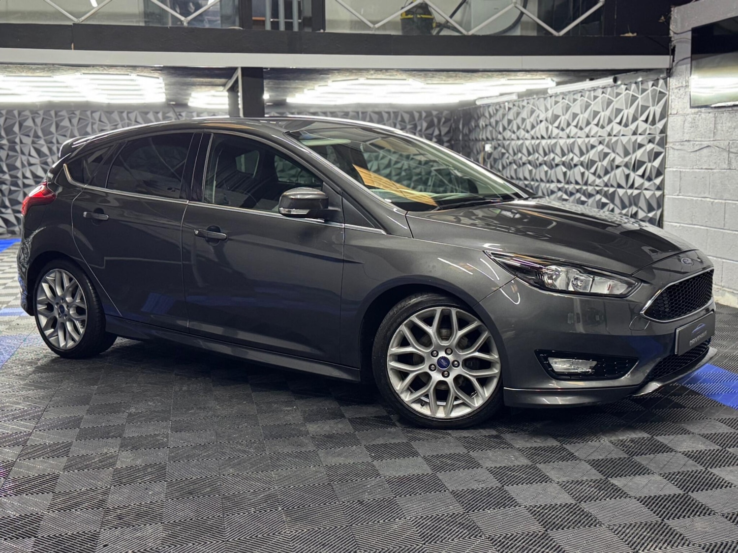Used Ford Focus 2015 for sale - 76824427: Photo 2