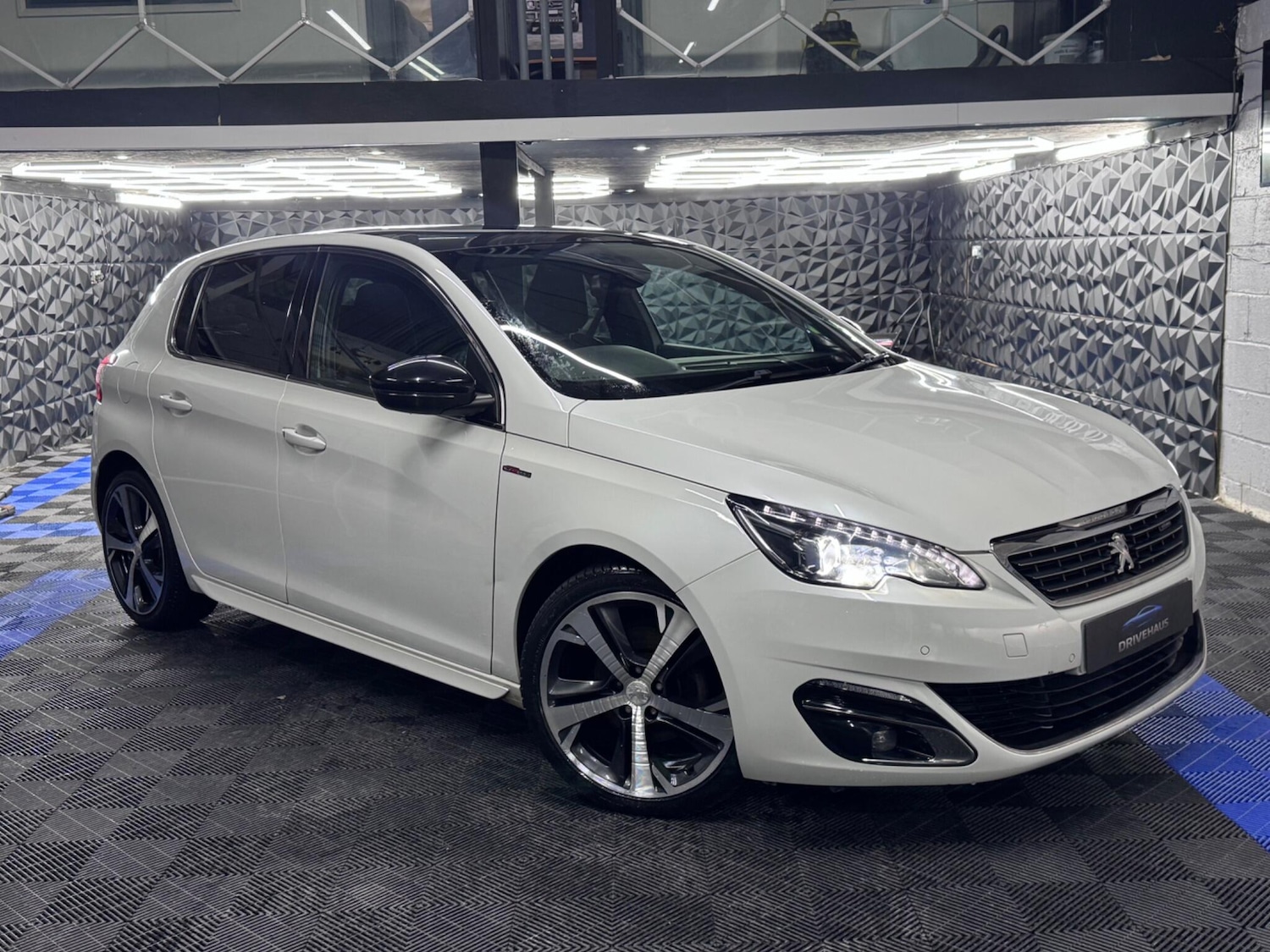 Used Peugeot 308 2017 for sale - 76377227: Photo 2