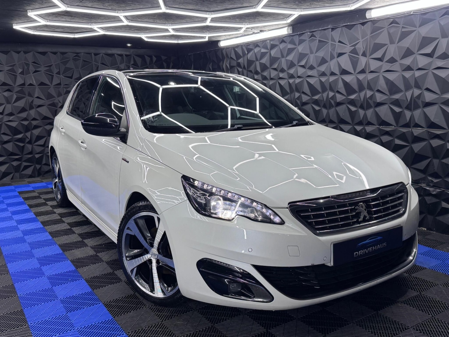 Used Peugeot 308 2017 for sale - 76377227: Photo 8