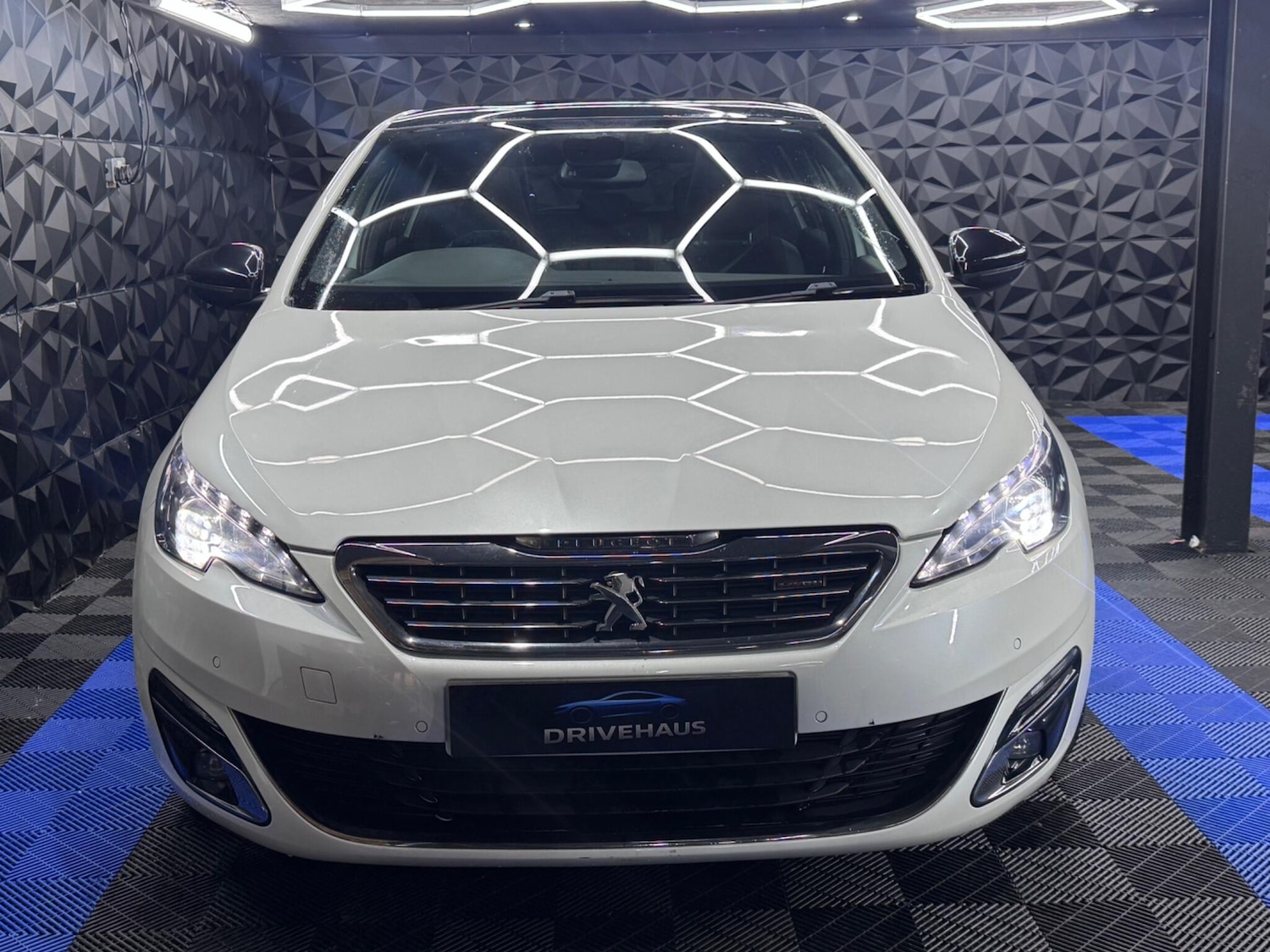 Used Peugeot 308 2017 for sale - 76377227: Photo 9