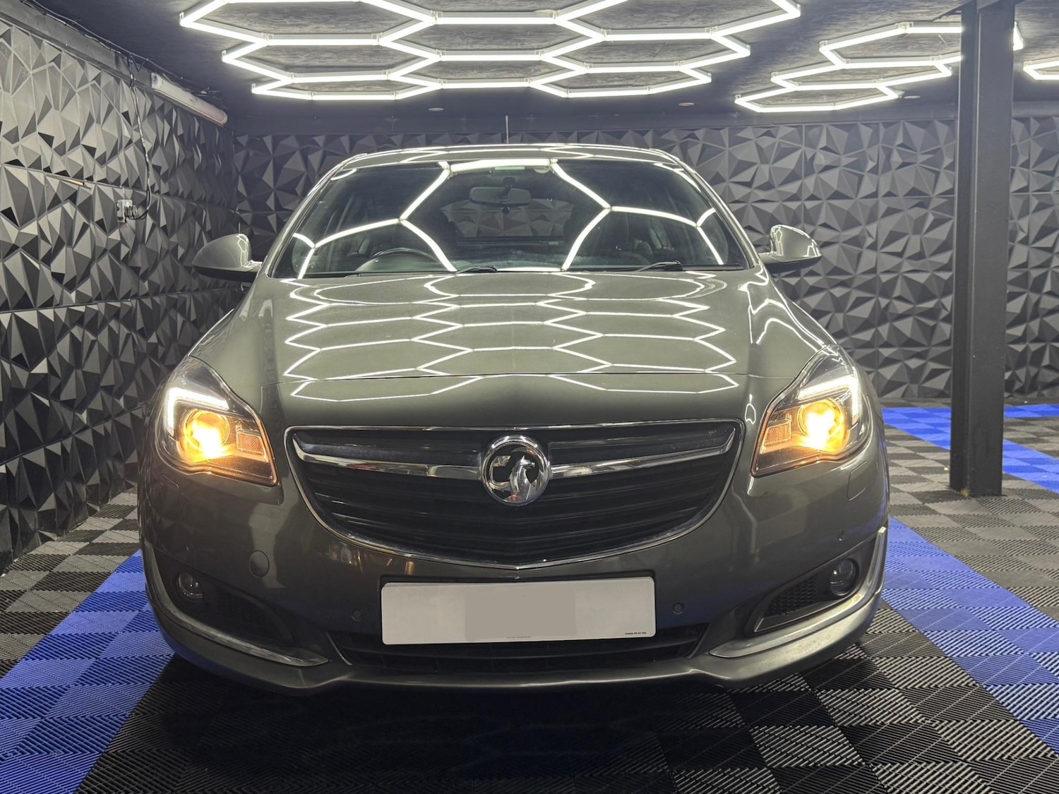 Used Vauxhall Insignia 2016 for sale - 76995693: Photo 2