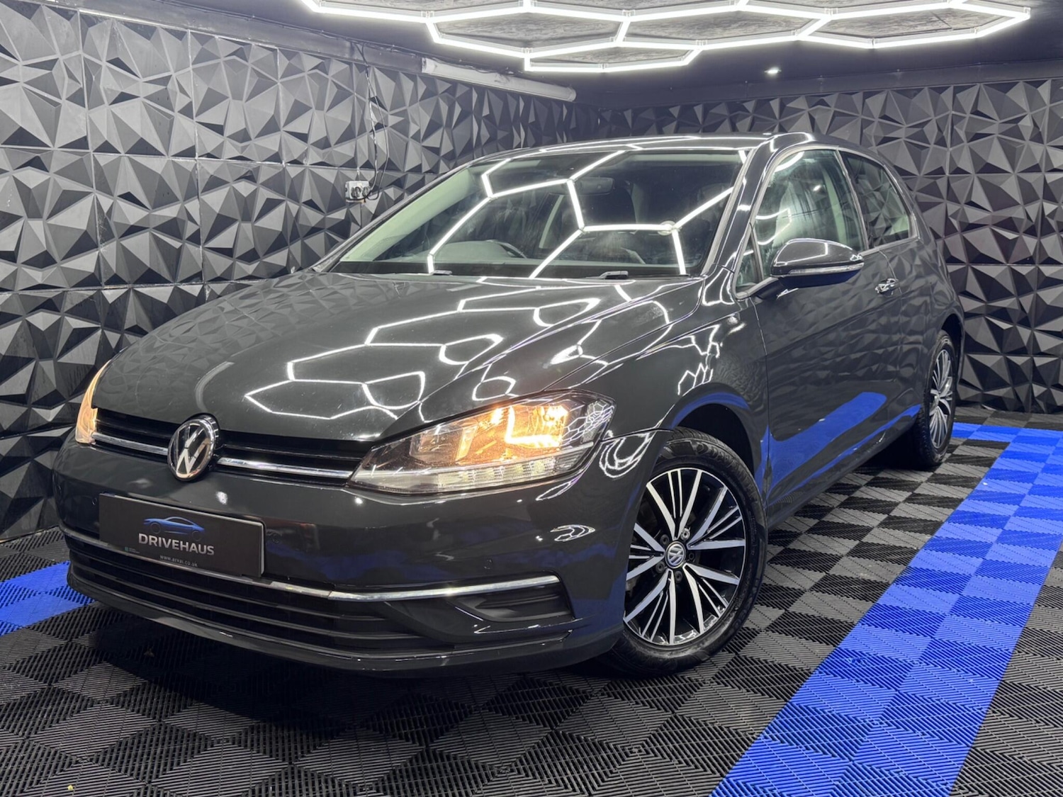 Used Volkswagen Golf 2017 for sale - 76607868: Photo 11