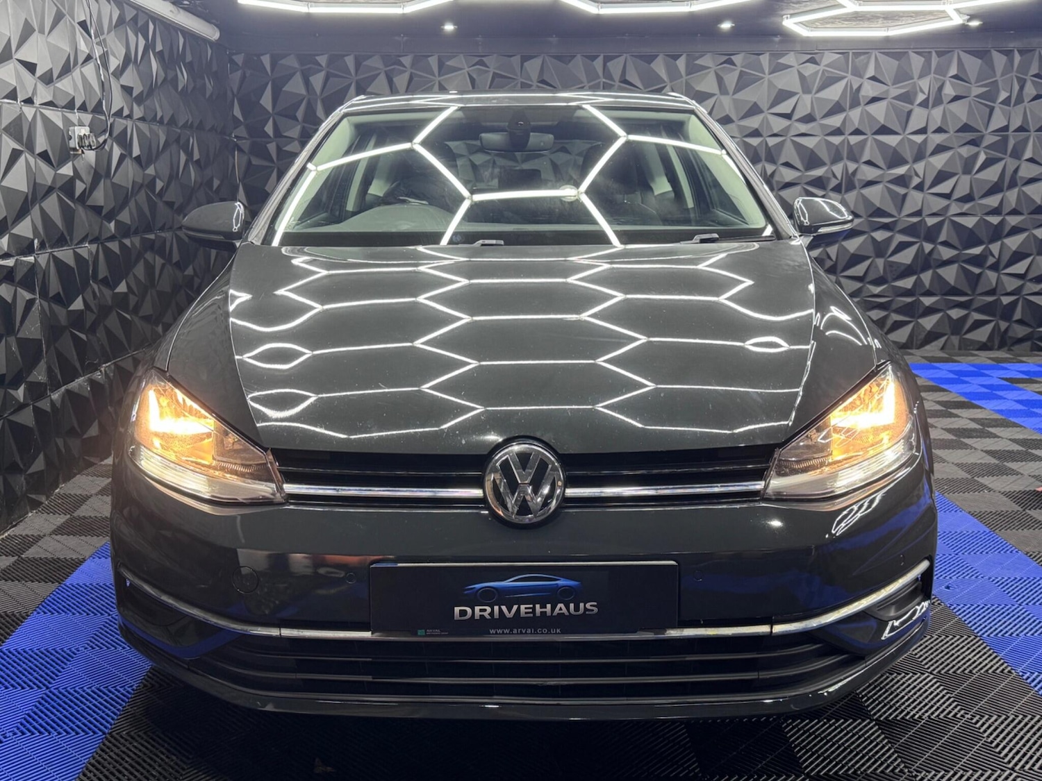 Used Volkswagen Golf 2017 for sale - 76607868: Photo 2