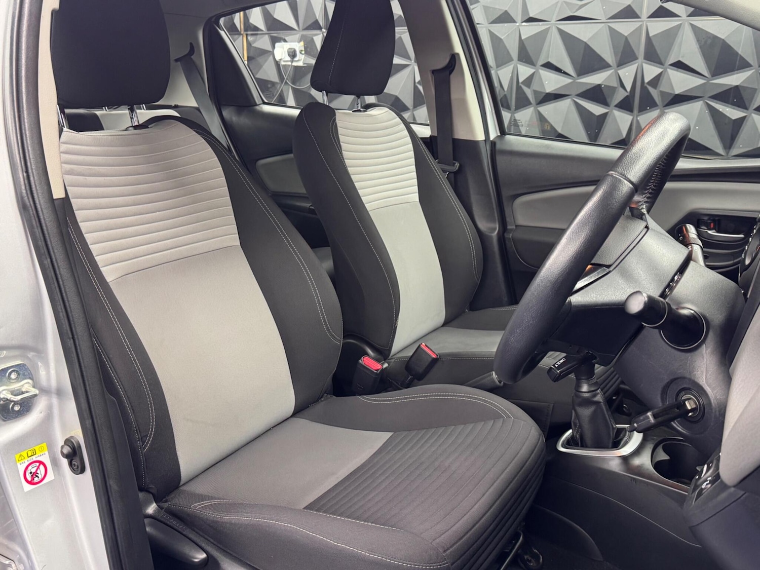 Used Toyota Yaris 2018 for sale - 77130640: Photo 26