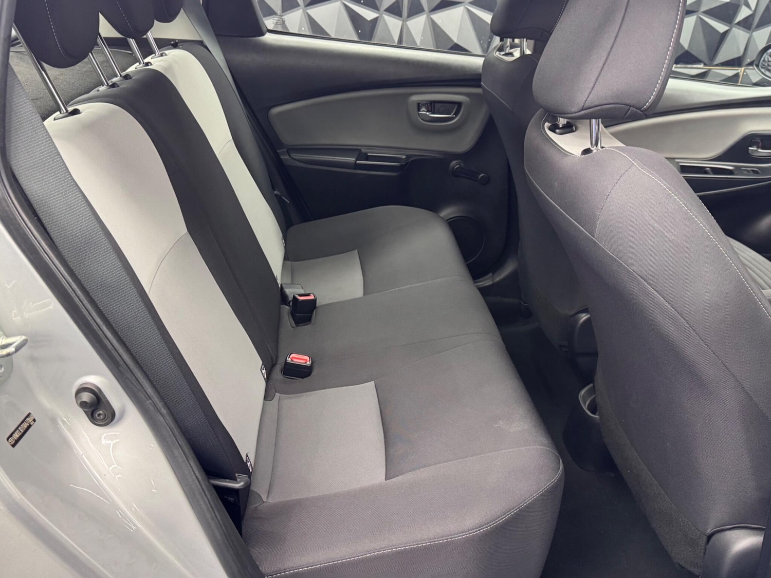 Used Toyota Yaris 2018 for sale - 77130640: Photo 27