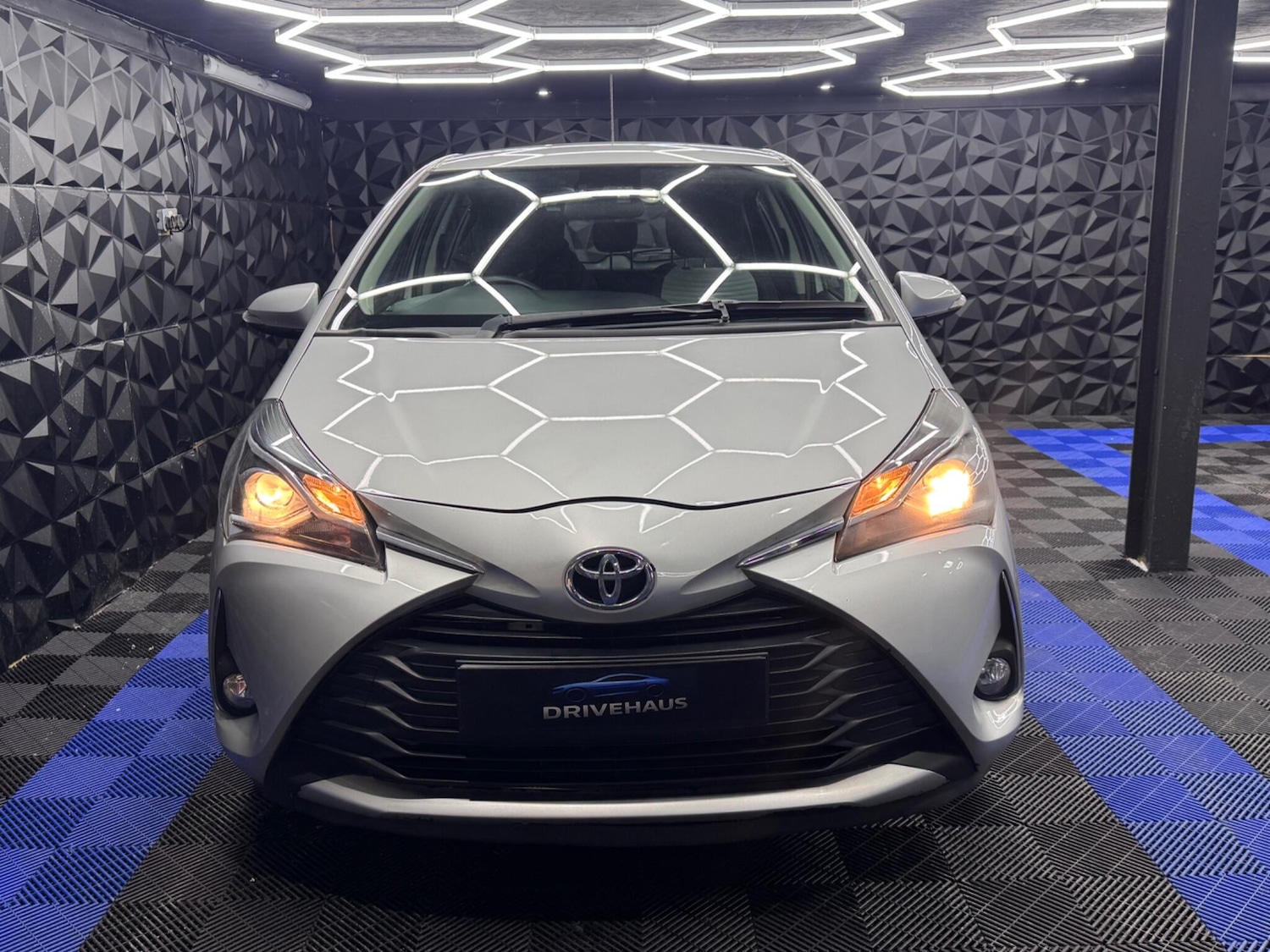 Used Toyota Yaris 2018 for sale - 77130640: Photo 3