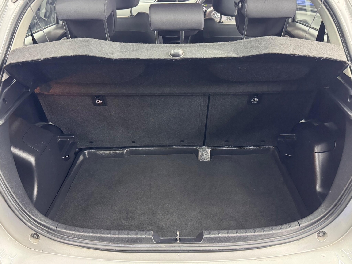 Used Toyota Yaris 2018 for sale - 77130640: Photo 32