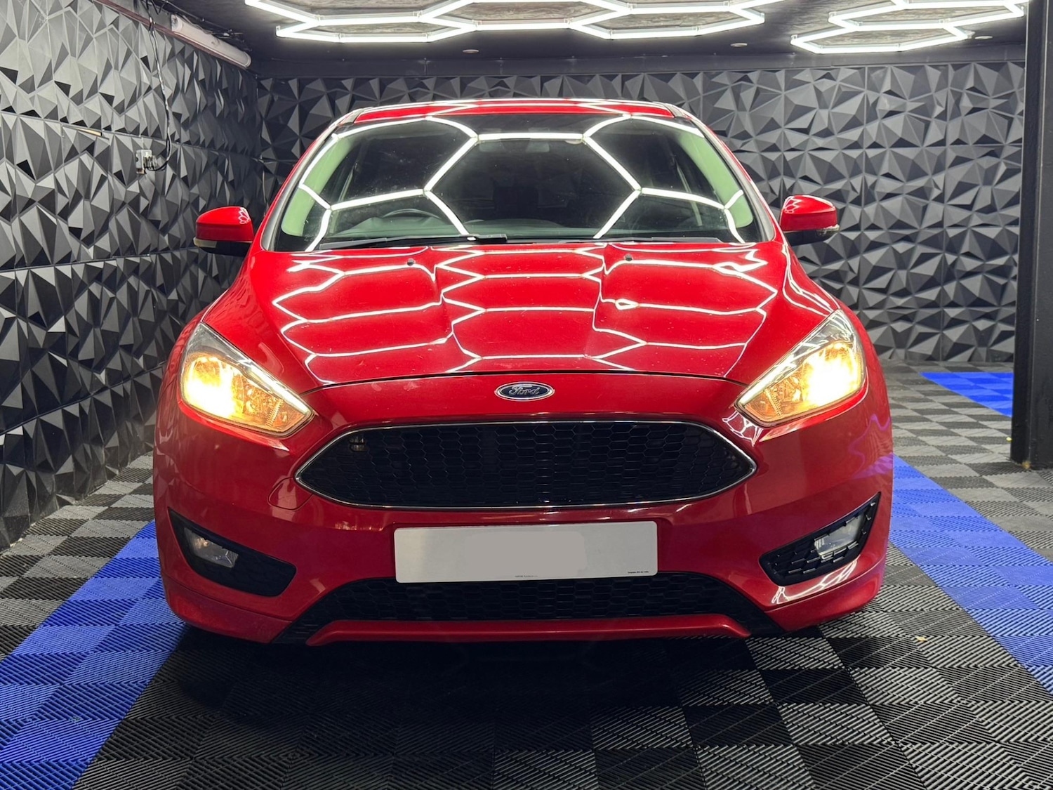 Used Ford Focus 2015 for sale - 77290916: Photo 3