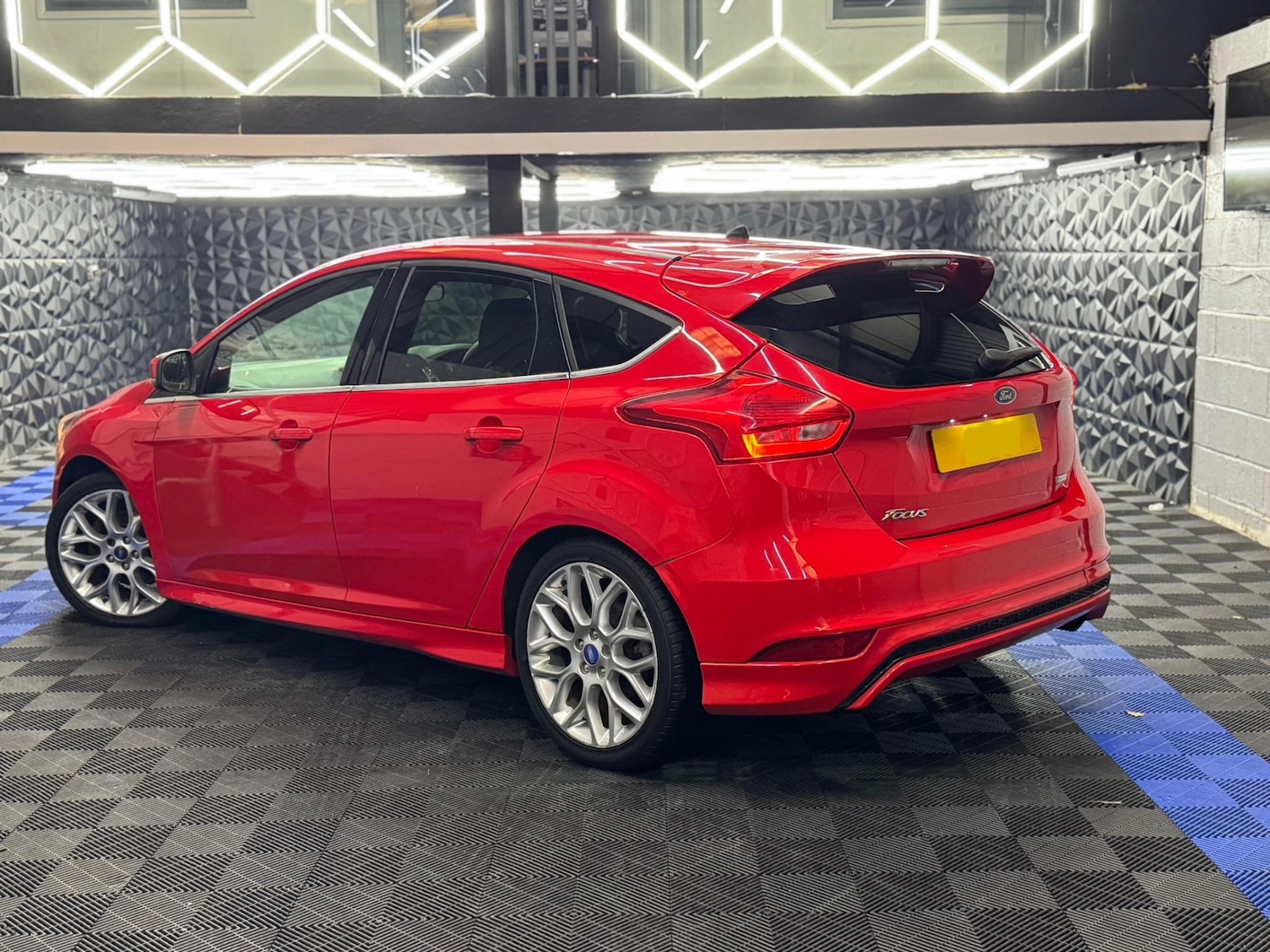 Used Ford Focus 2015 for sale - 77290916: Photo 4