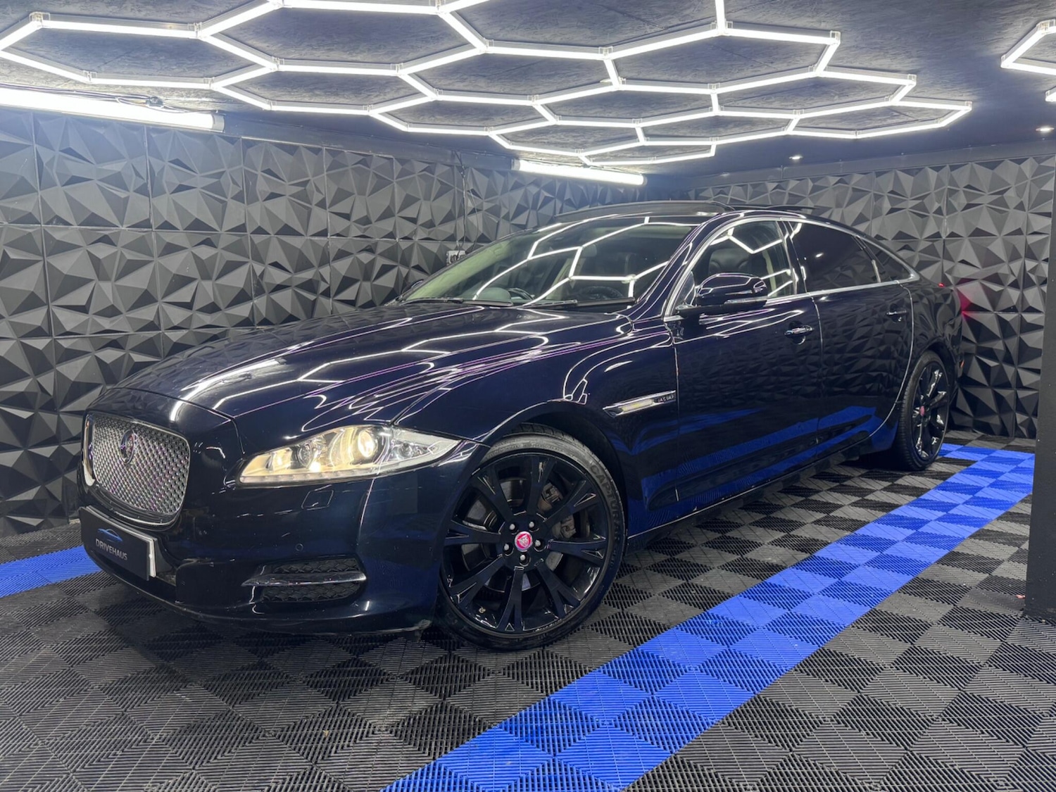 Used Jaguar XJ 2011 for sale - 77060316: Photo 10