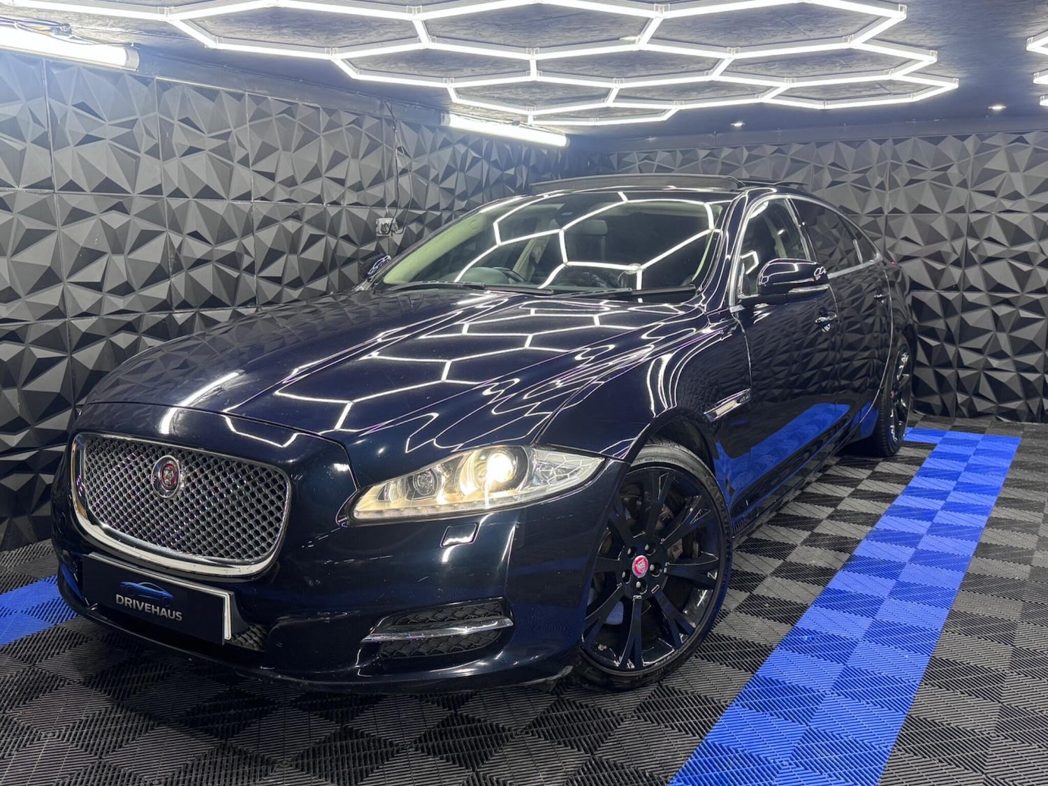 Used Jaguar XJ 2011 for sale - 77060316: Photo 12