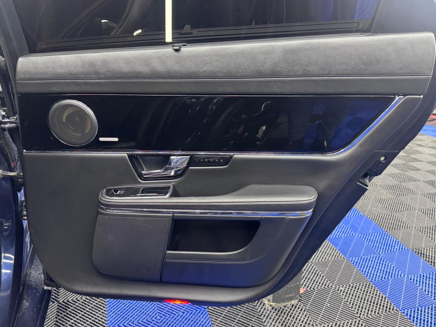 Used Jaguar XJ 2011 for sale - 77060316: Photo 31