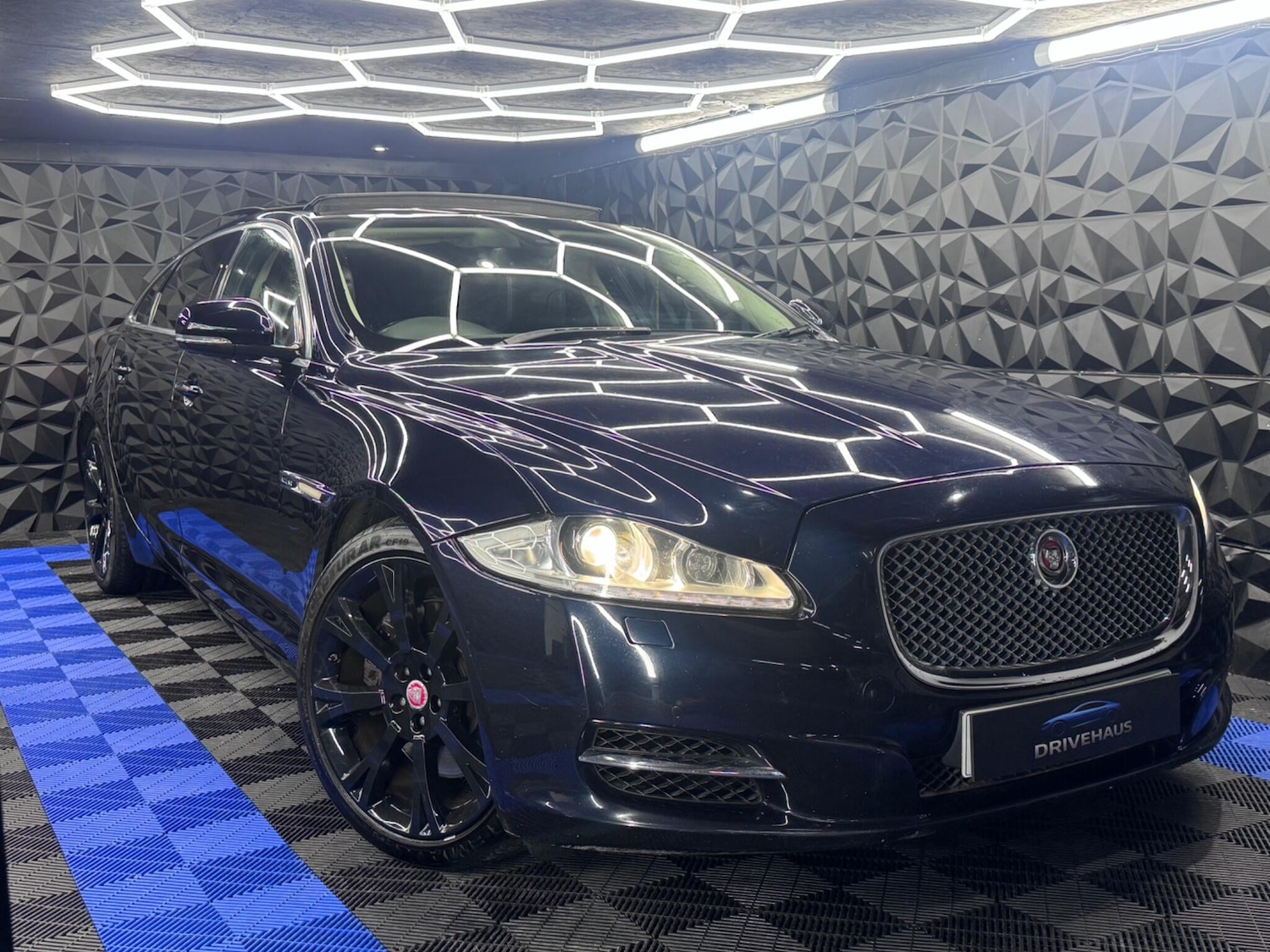 Used Jaguar XJ 2011 for sale - 77060316: Photo 5