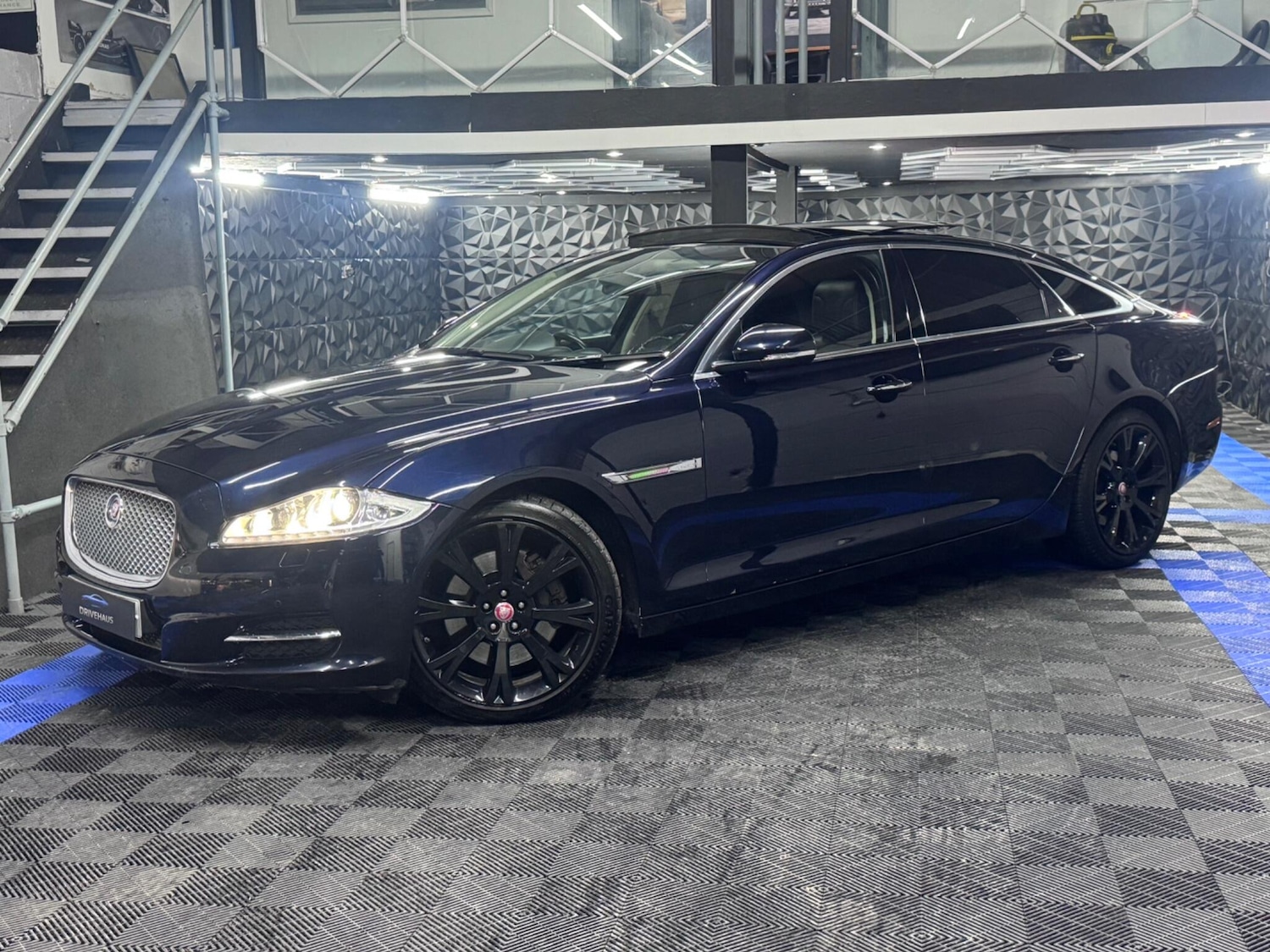 Used Jaguar XJ 2011 for sale - 77060316: Photo 9