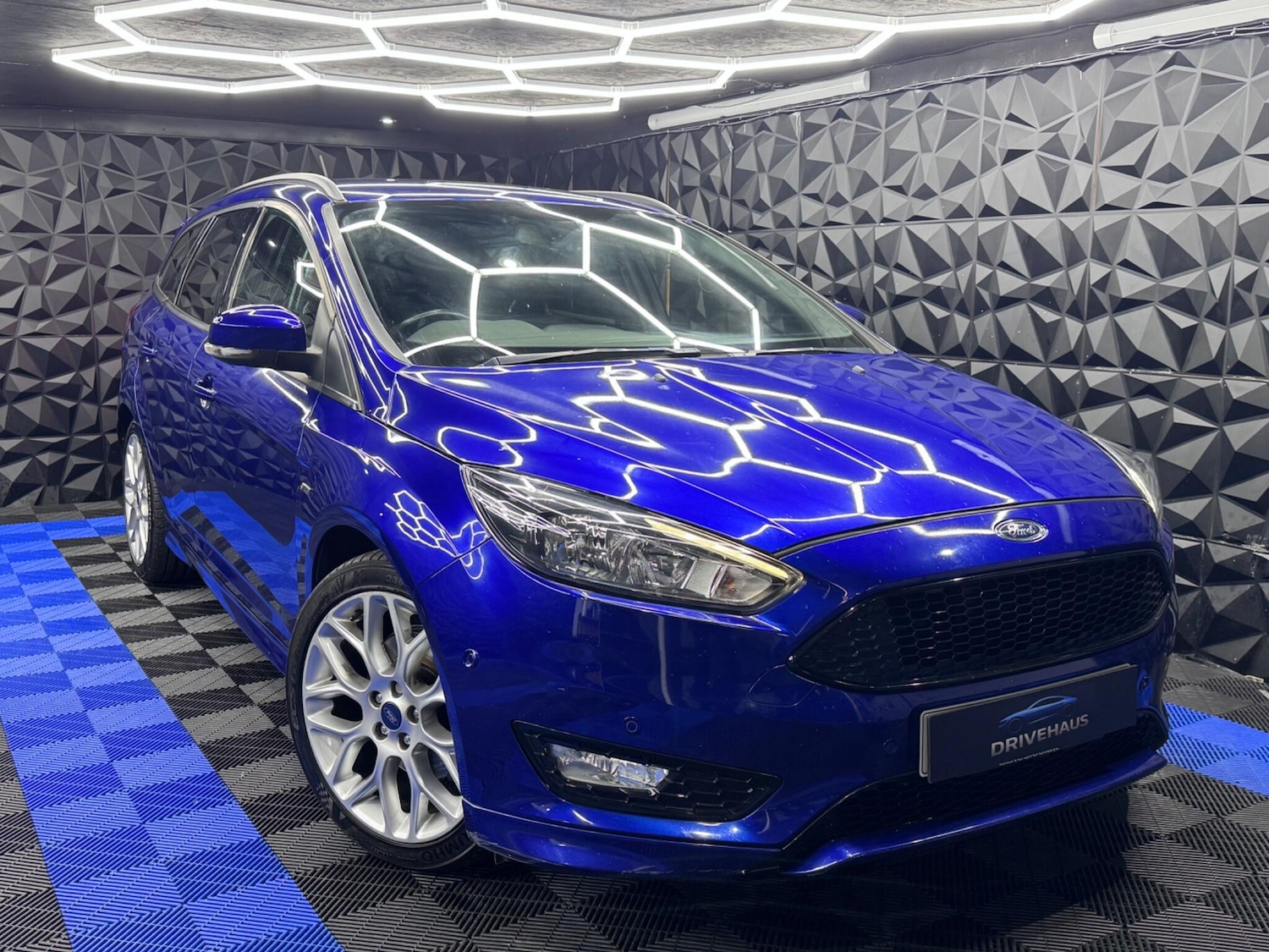 Used Ford Focus 2017 for sale - 76512379: Photo 1