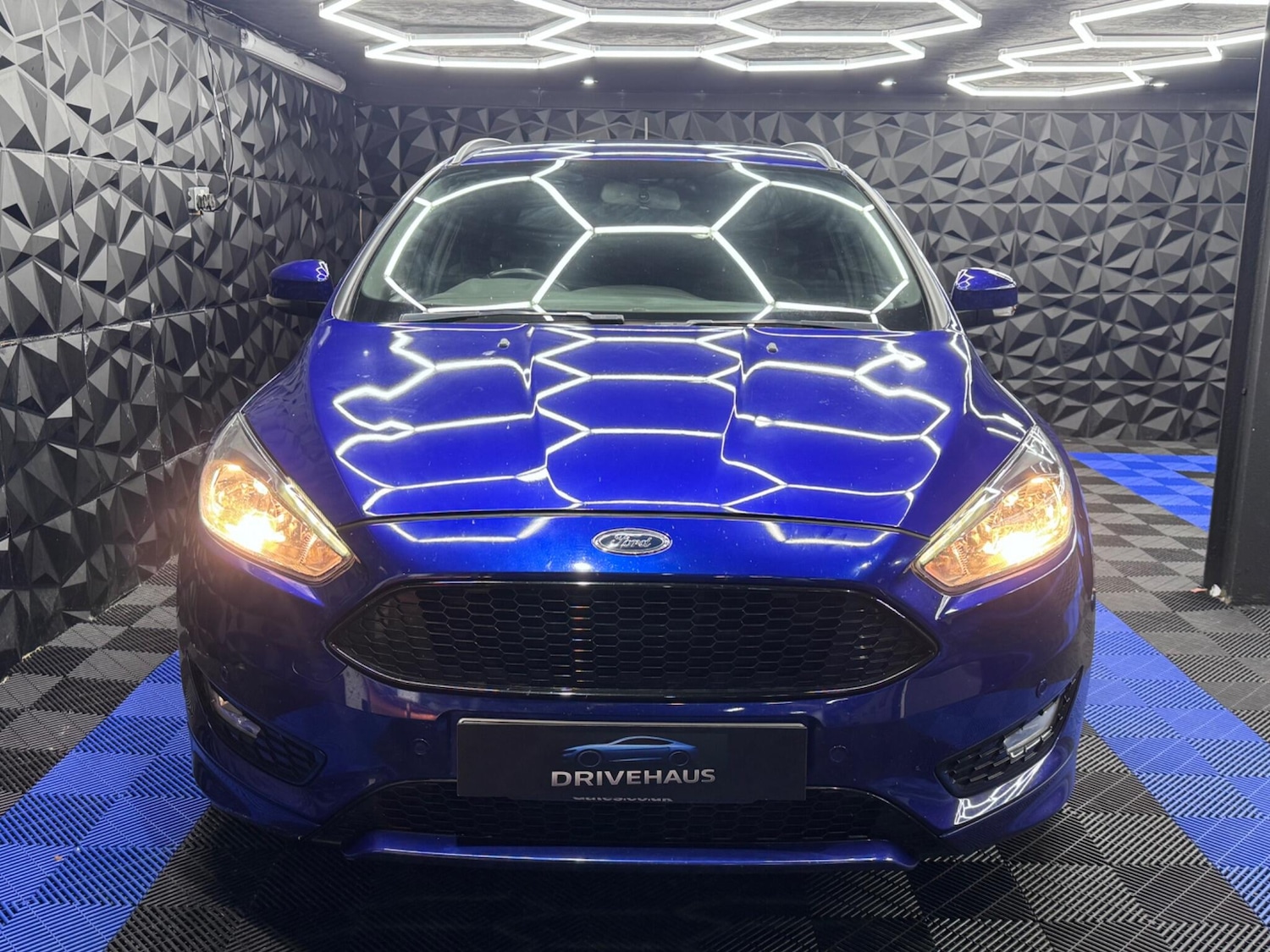 Used Ford Focus 2017 for sale - 76512379: Photo 2