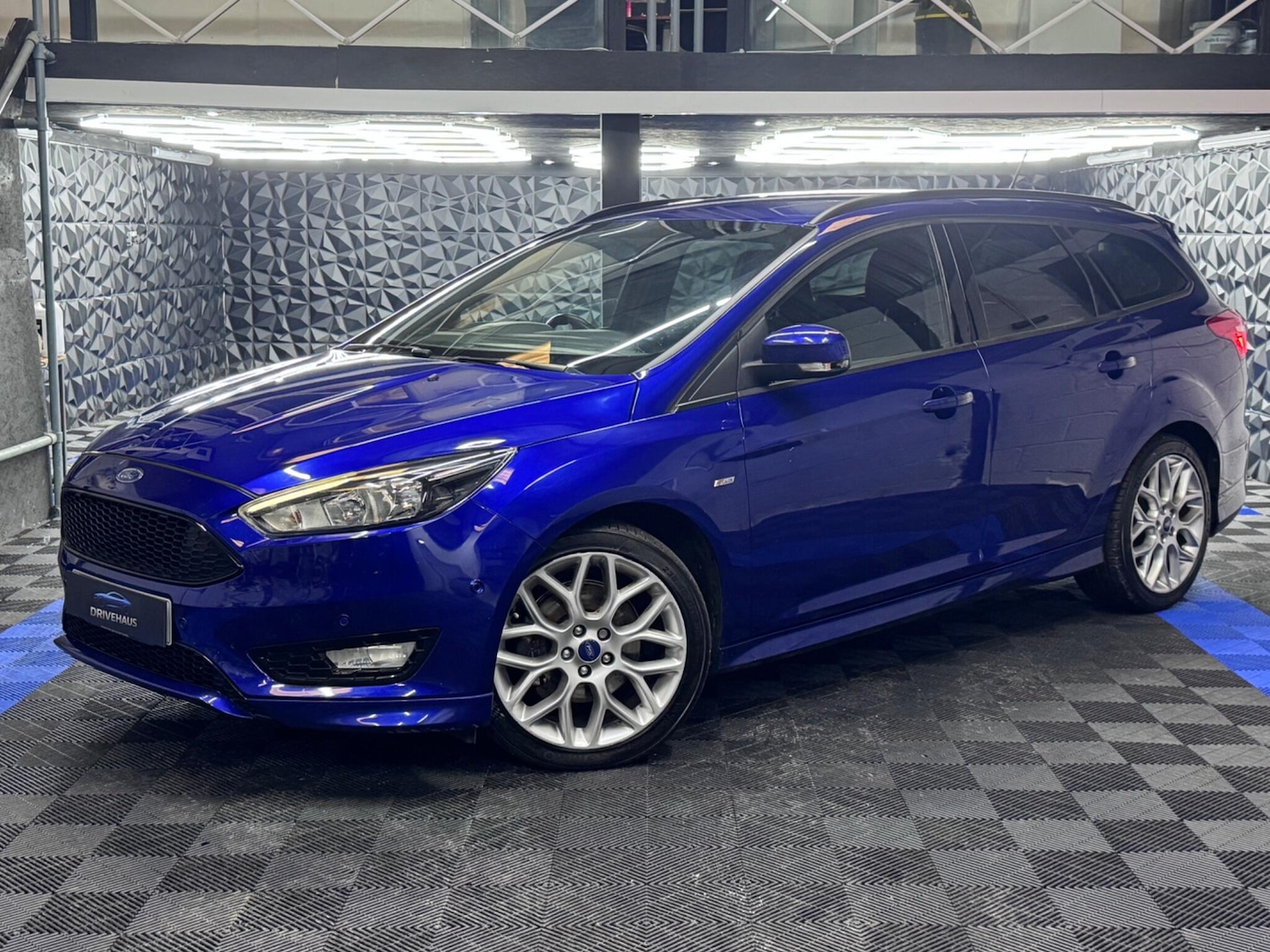 Used Ford Focus 2017 for sale - 76512379: Photo 3