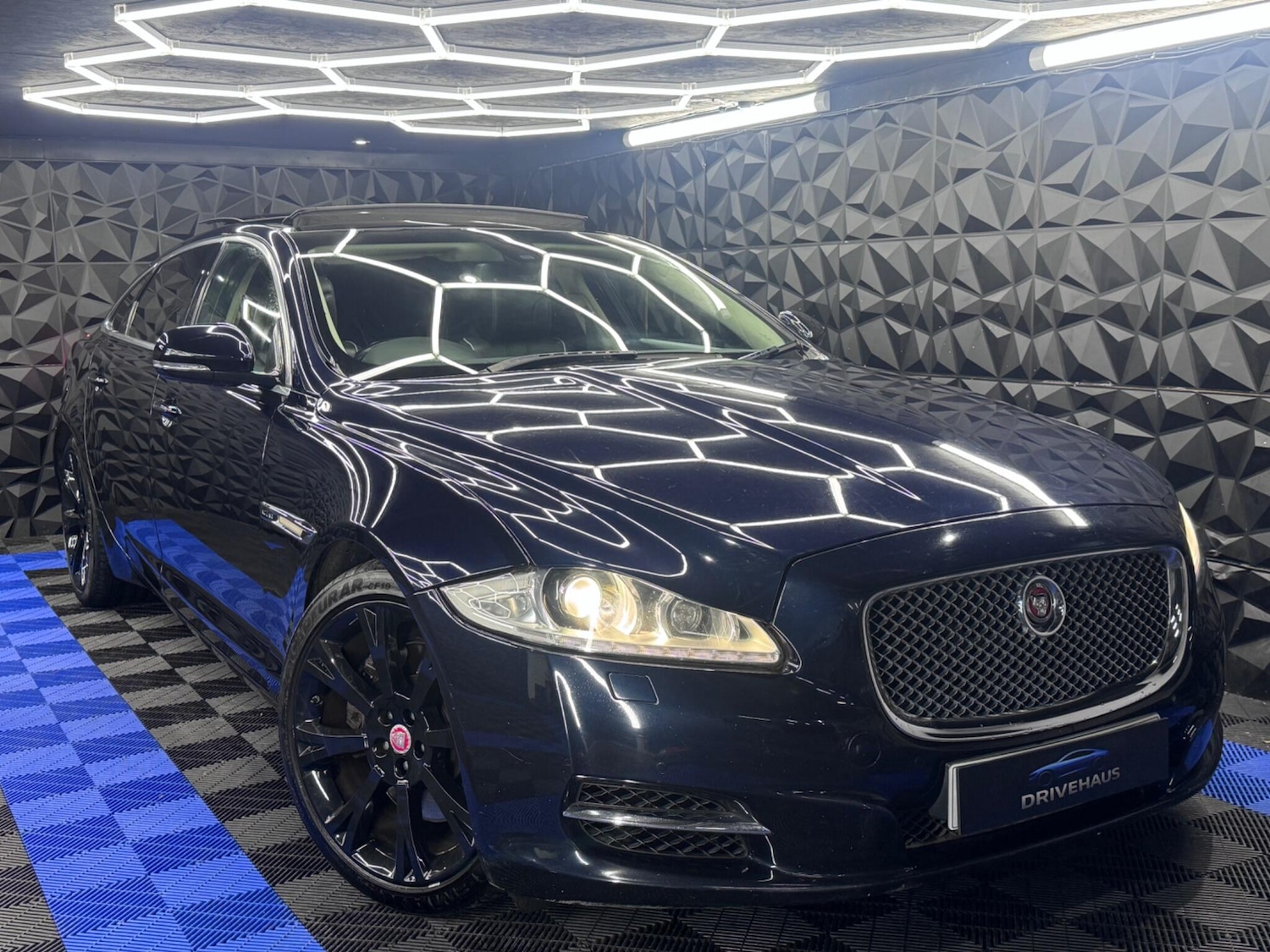 Used Jaguar XJ 2011 for sale - 76377248: Photo 1