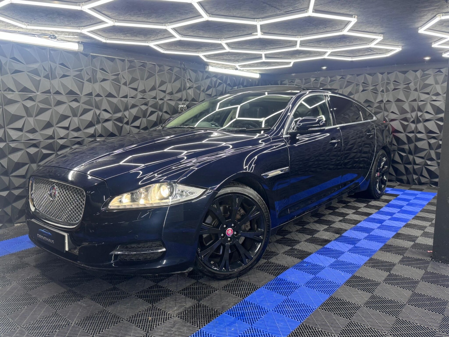 Used Jaguar XJ 2011 for sale - 76377248: Photo 11