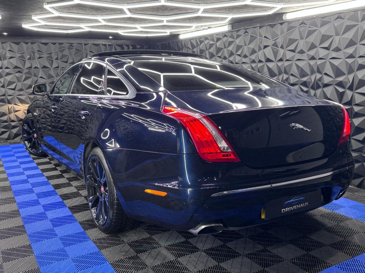 Used Jaguar XJ 2011 for sale - 76377248: Photo 14