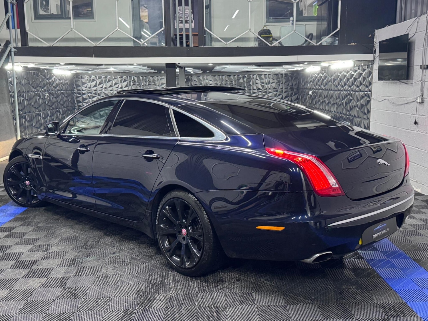 Used Jaguar XJ 2011 for sale - 76377248: Photo 15