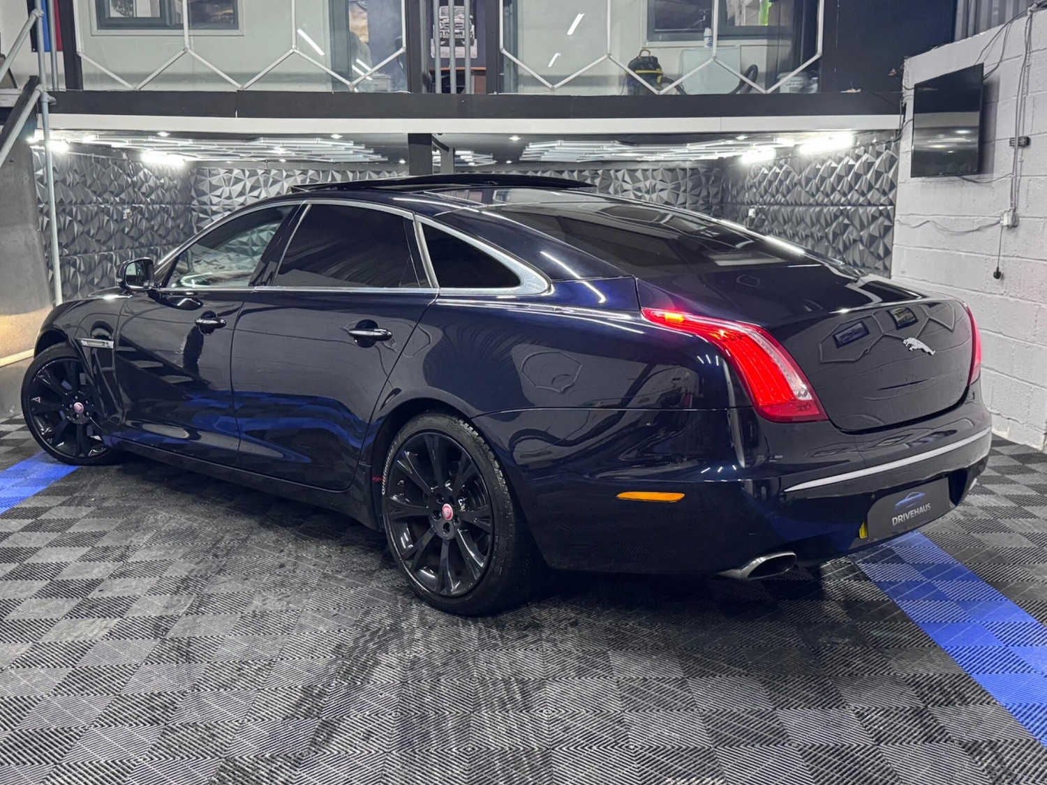 Used Jaguar XJ 2011 for sale - 76377248: Photo 16