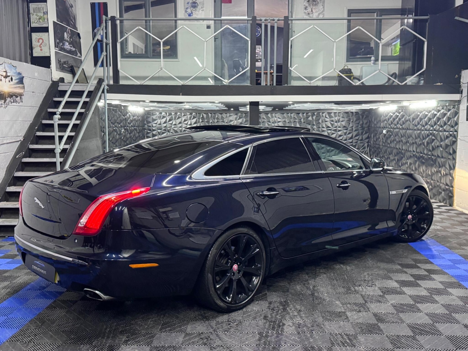 Used Jaguar XJ 2011 for sale - 76377248: Photo 19