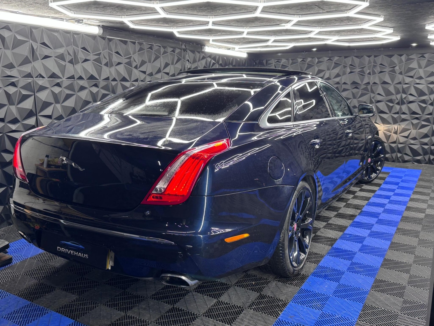 Used Jaguar XJ 2011 for sale - 76377248: Photo 22