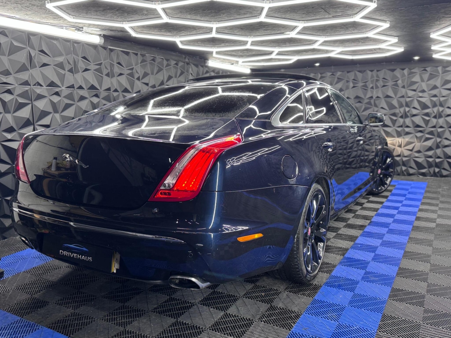 Used Jaguar XJ 2011 for sale - 76377248: Photo 25