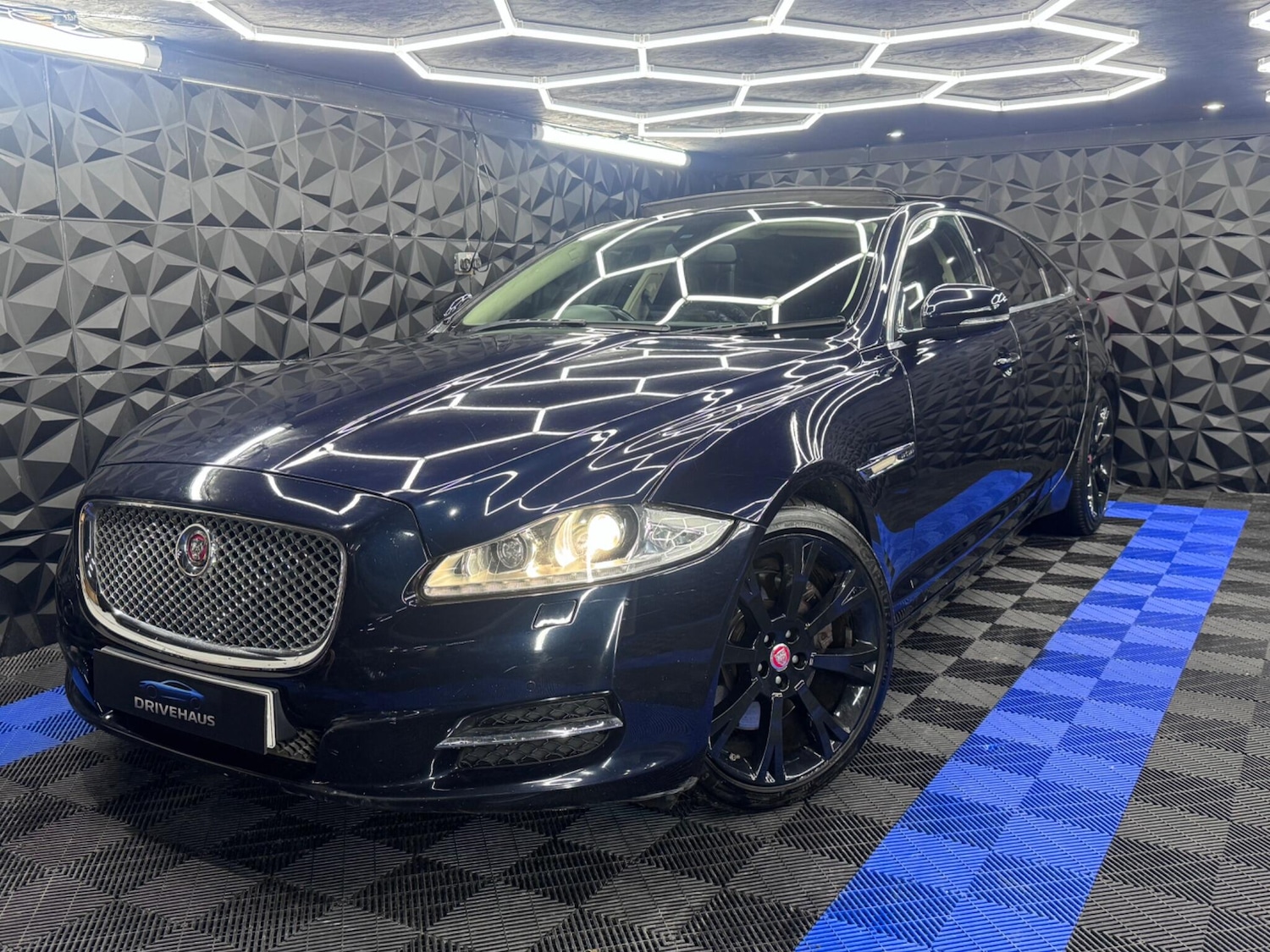 Used Jaguar XJ 2011 for sale - 76377248: Photo 39