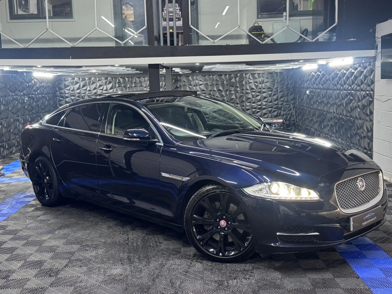 Used Jaguar XJ 2011 for sale - 76377248: Photo 6
