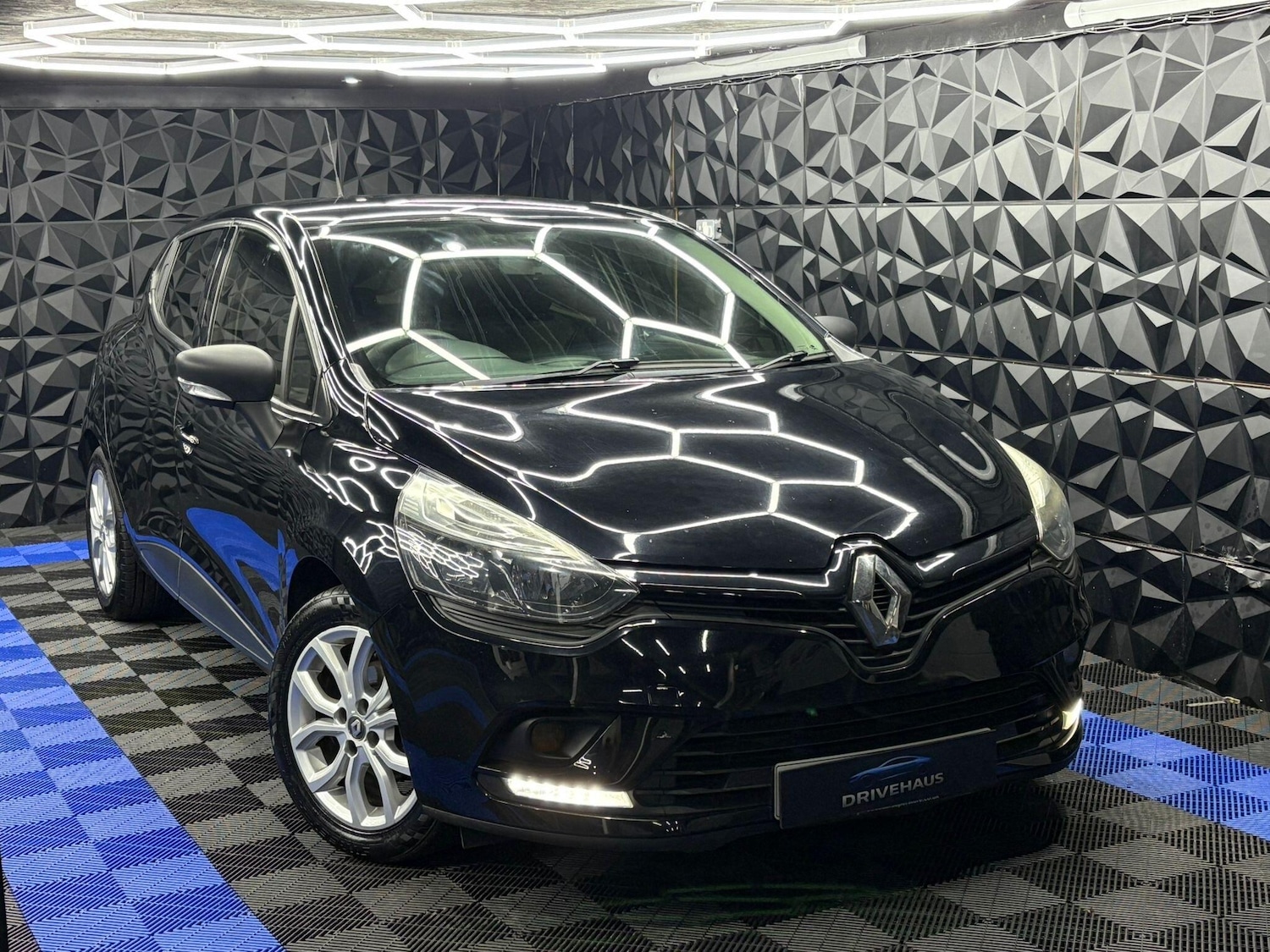 Used Renault Clio 2016 for sale - 76522169: Photo 1