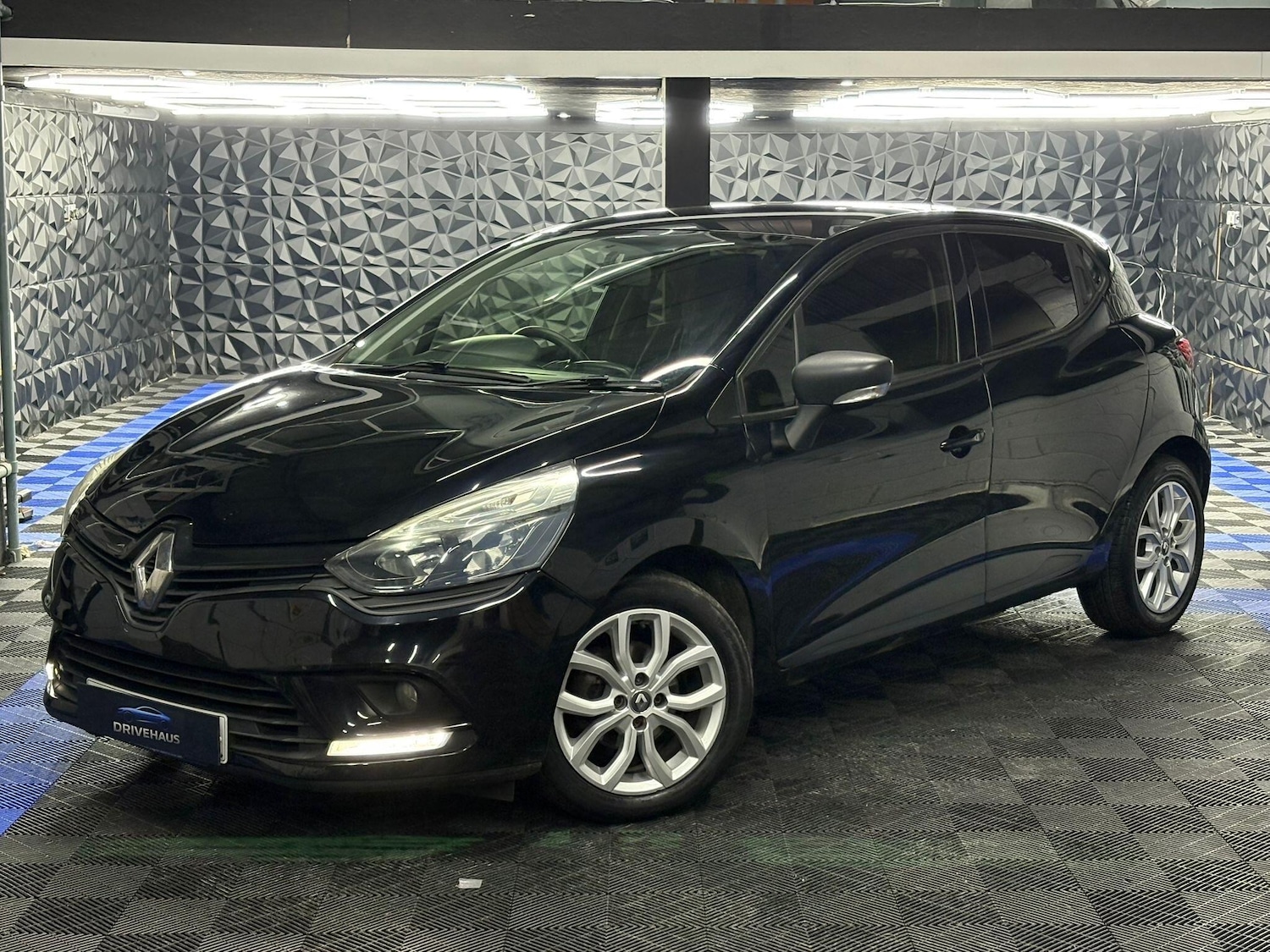 Used Renault Clio 2016 for sale - 76522169: Photo 4