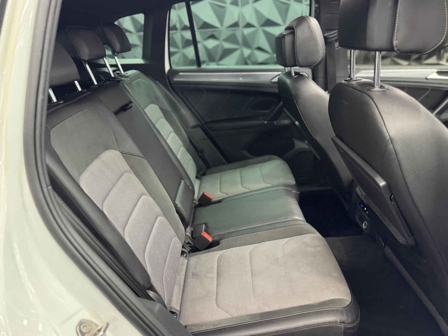 Used Volkswagen Tiguan 2017 for sale - 75809360: Photo 42