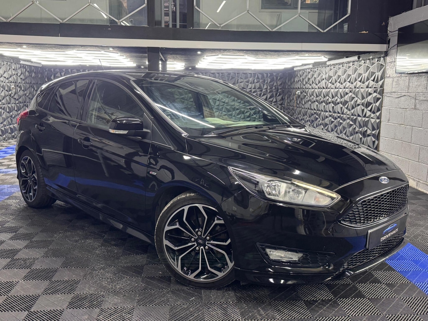 Used Ford Focus 2017 for sale - 77131157: Photo 2