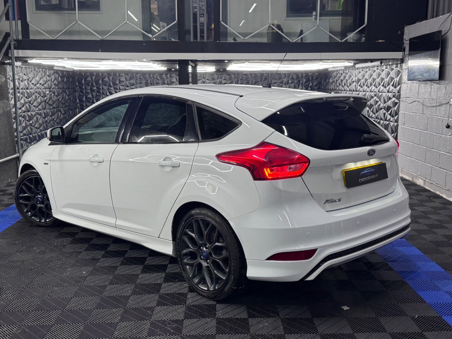 Used Ford Focus 2017 for sale - 76607709: Photo 17