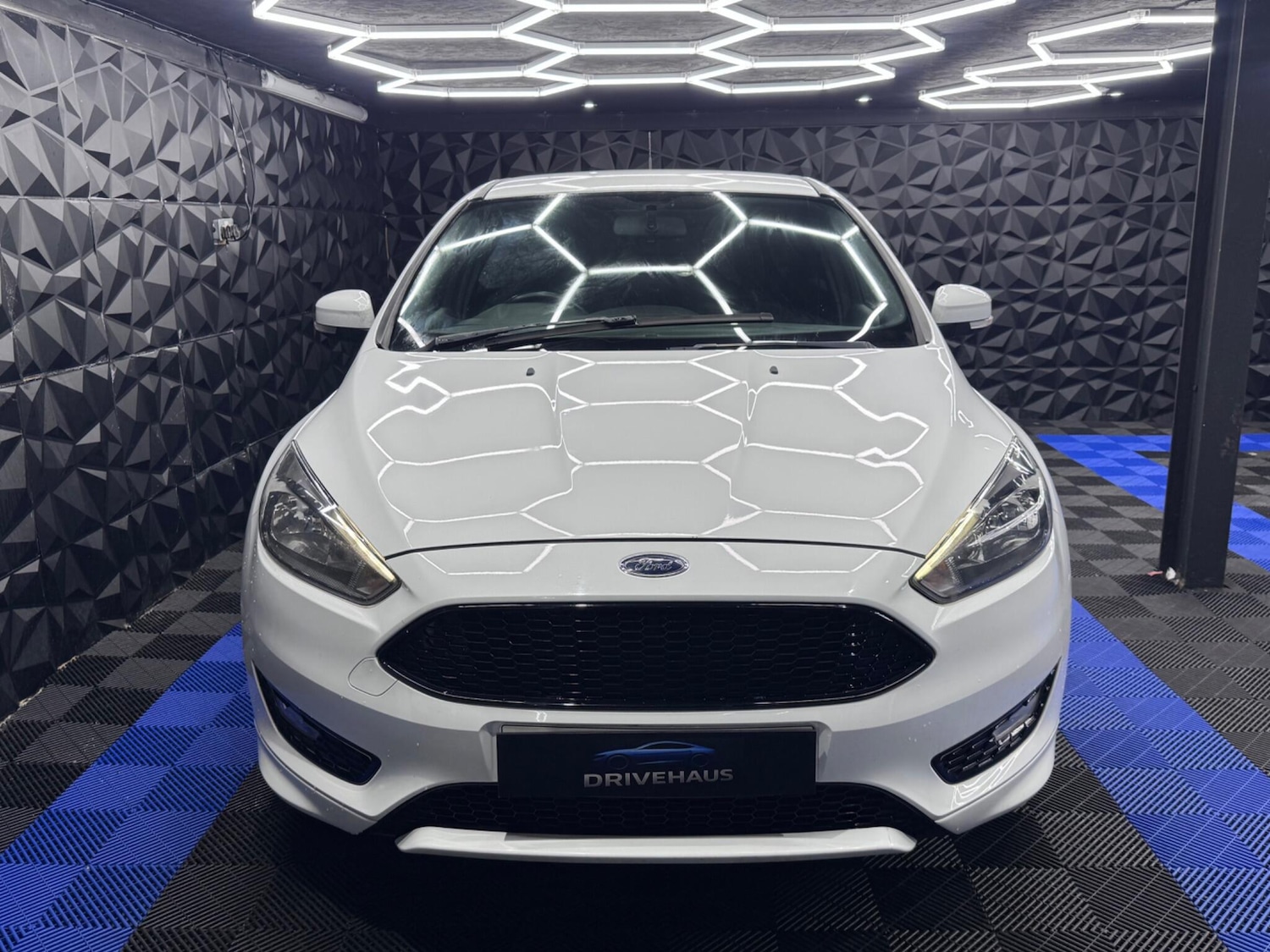 Used Ford Focus 2017 for sale - 76607709: Photo 2