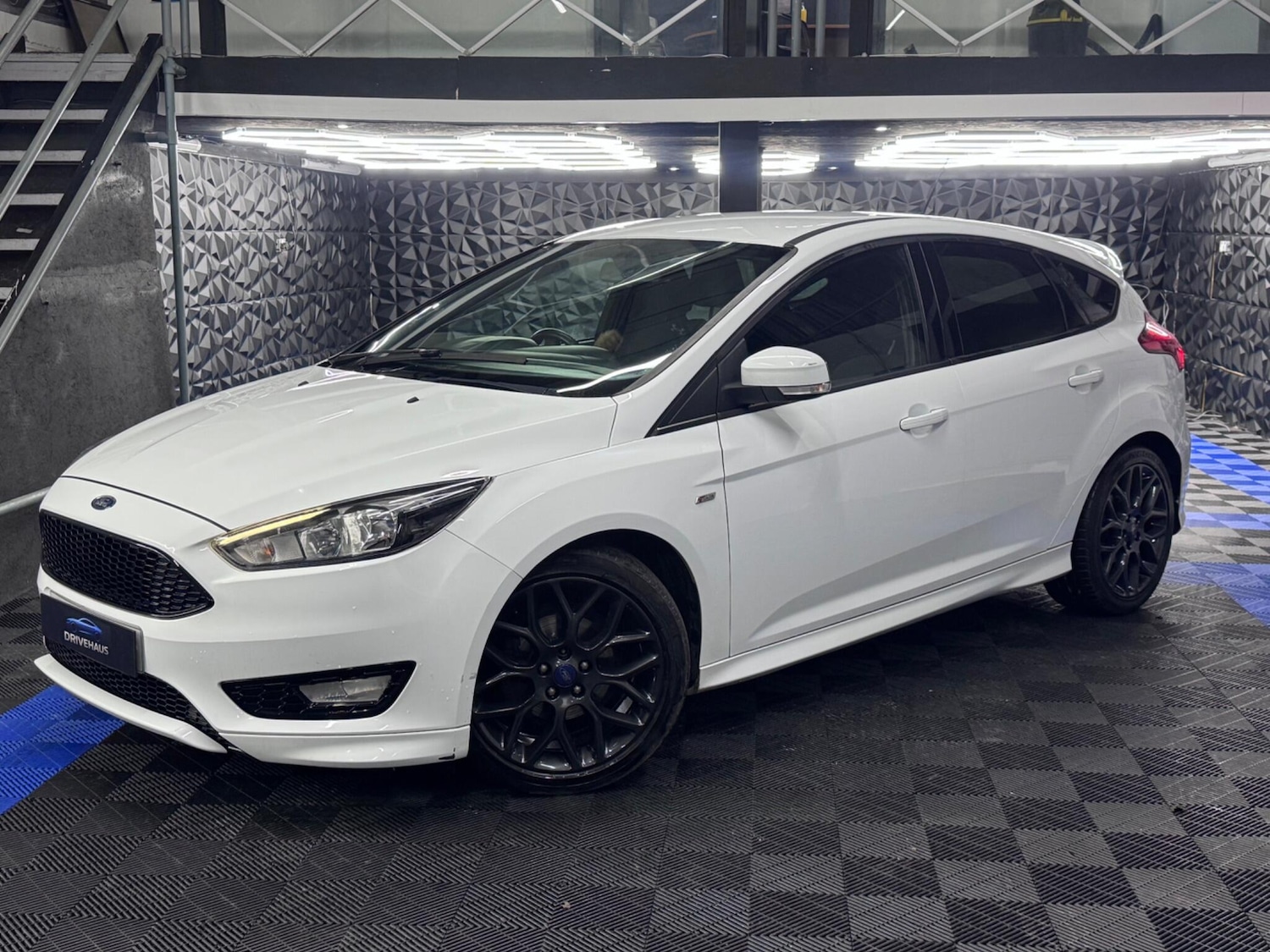Used Ford Focus 2017 for sale - 76607709: Photo 3
