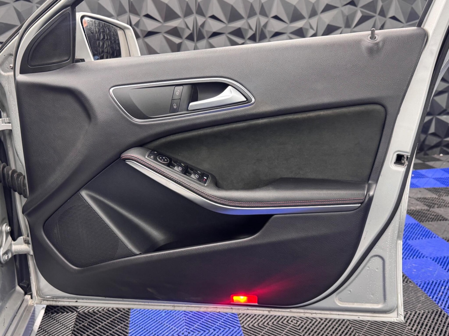 Used Mercedes-Benz A-Class for sale - 77538645: Photo 40