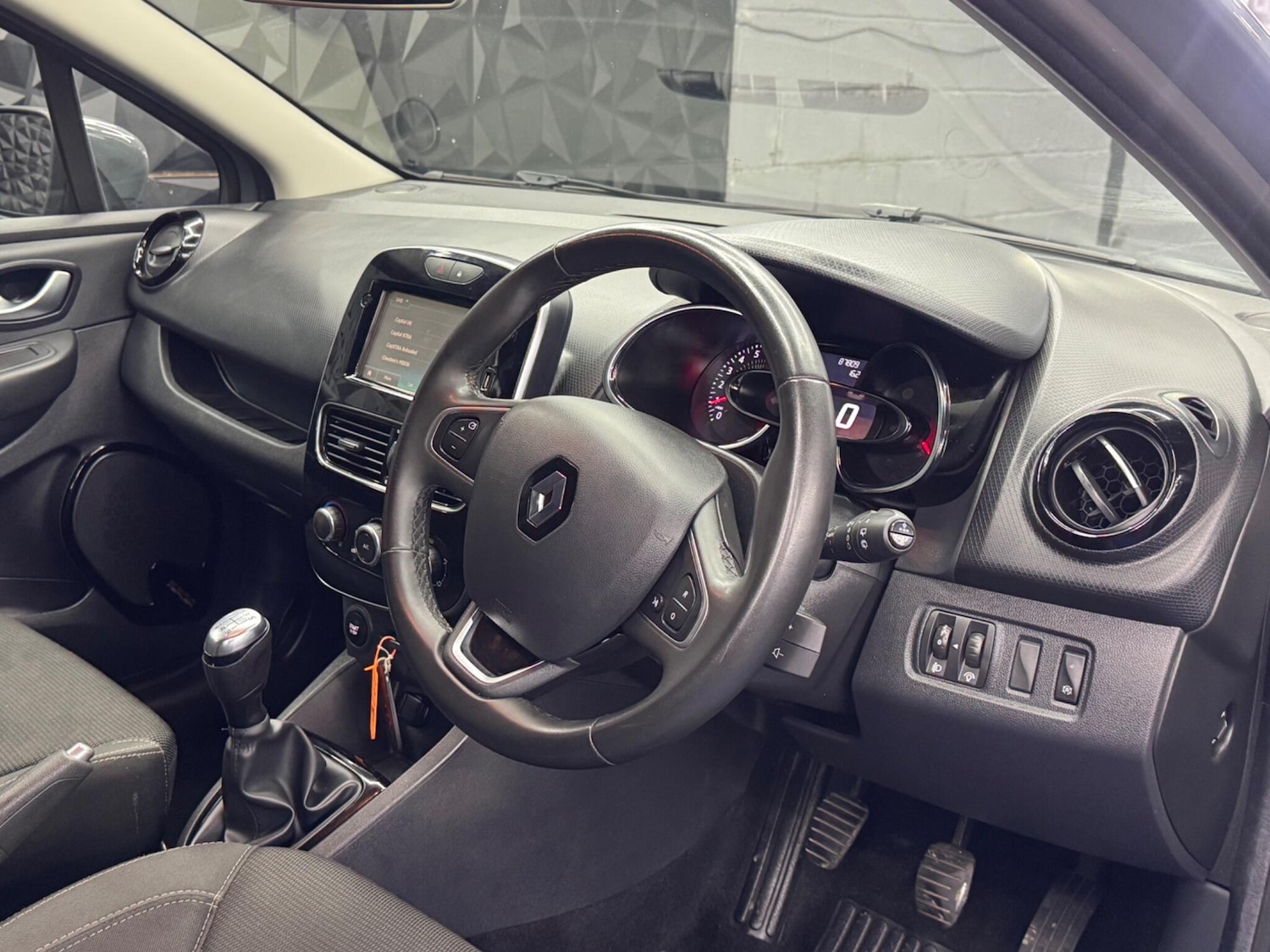 Used Renault Clio for sale - 77696501: Photo 23