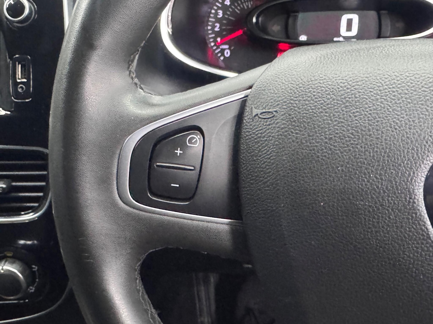 Used Renault Clio for sale - 77696501: Photo 29