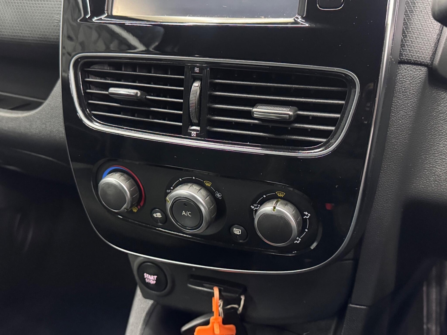 Used Renault Clio for sale - 77696501: Photo 37